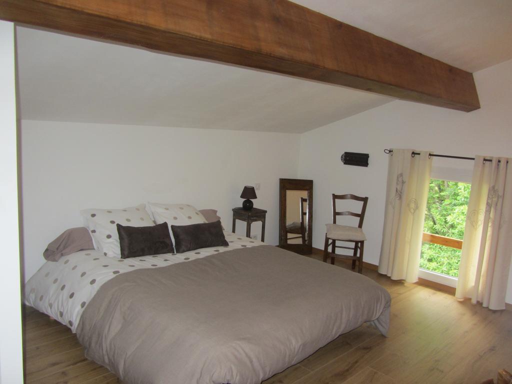 Bed and Breakfast Les Cimes Saint-Pierre-de-Riviere Номер фото