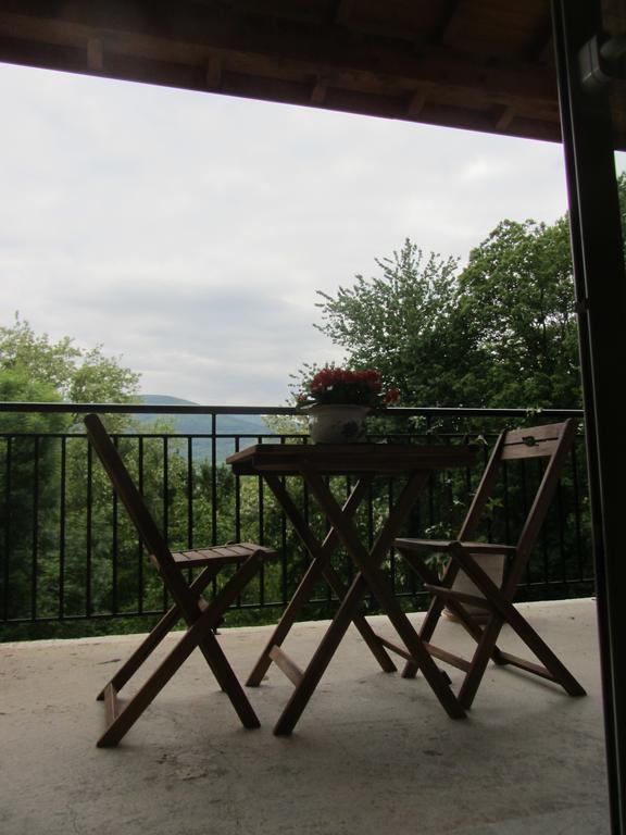Bed and Breakfast Les Cimes Saint-Pierre-de-Riviere Екстер'єр фото